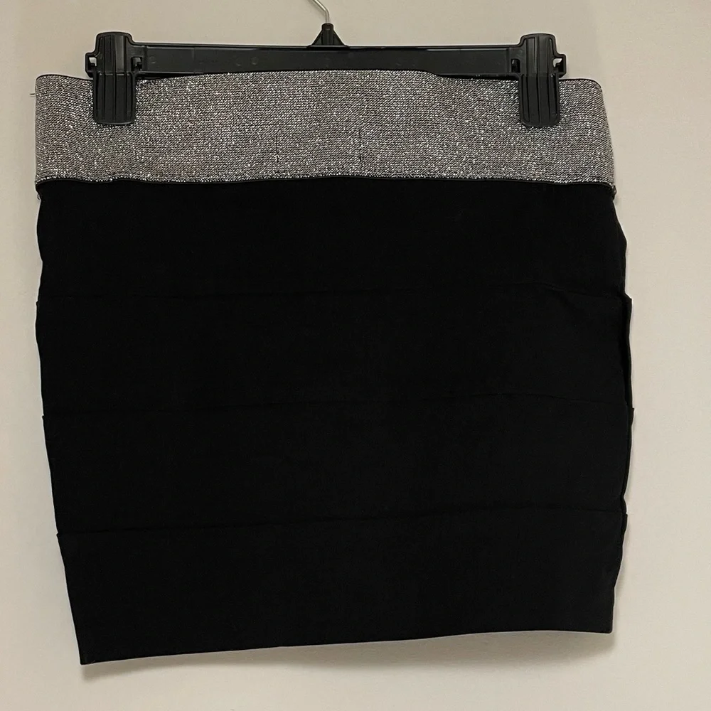 Black skirt with sparkly silver top. This is a size medium. - Picture 4 of 4
